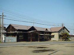 別子鉱山鉄道で唯一残る駅舎です。