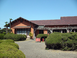 庭園は本当に美しかったです。5月のサツキの咲く頃に来てみたいです。
