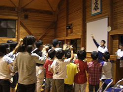 夜の学習会でえ小学生とじゃんけん大会♪