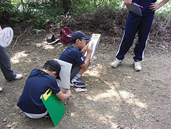 私達の説明に熱心にメモを取ってくれました。