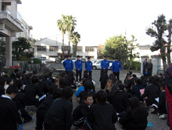小学生たちと対面。