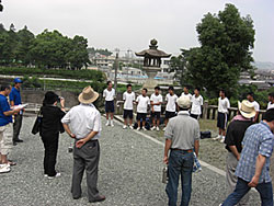 1年次生からボランティアを募って案内しました。 平成20年(2008)7月12日
