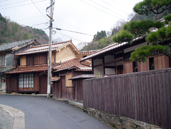 武士と町人の家が並んで建てられています。