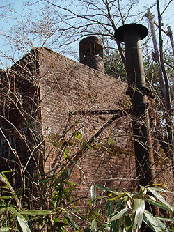 目の前に大きな煉瓦の建造物が現れました。圧巻です!