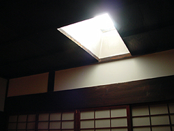 天窓が取り付けられとても明治の建物とは思えない!
