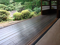 部屋と廊下は段差が無く、この時代には珍しいバリアフリーです。