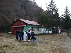 銅山峰ヒュッテにもお邪魔しました。
