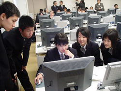 掲示板に各学校からの反応があります。